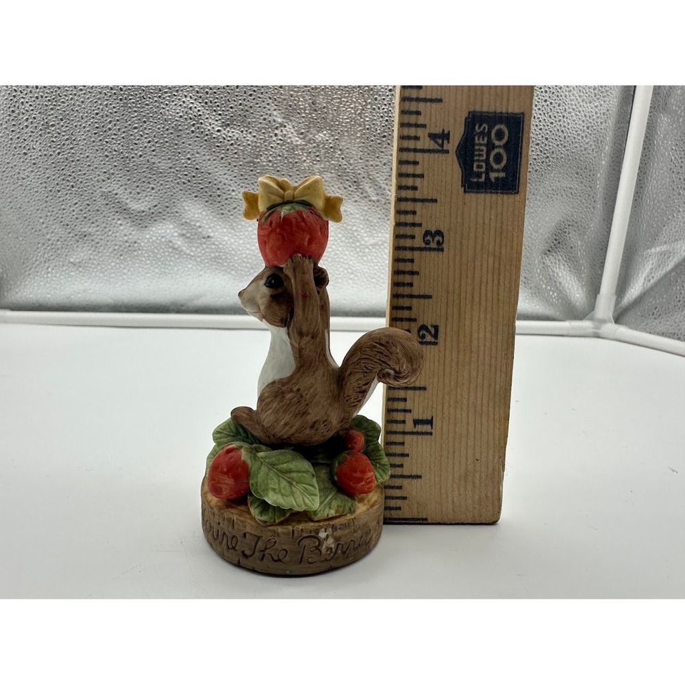 Vintage Squirrel Ceramic Figurine Youre The Berries Strawberry Woodland Decor - Picture 9 of 9